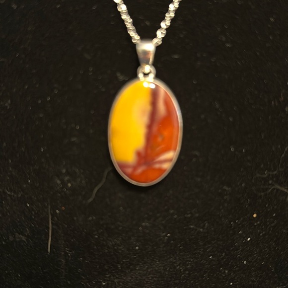 Mookaite Necklace. .925 silver setting, nail and 20" chain. - Picture 2 of 2